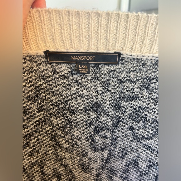 Beautiful Sweater Cardigan - Picture 4 of 4